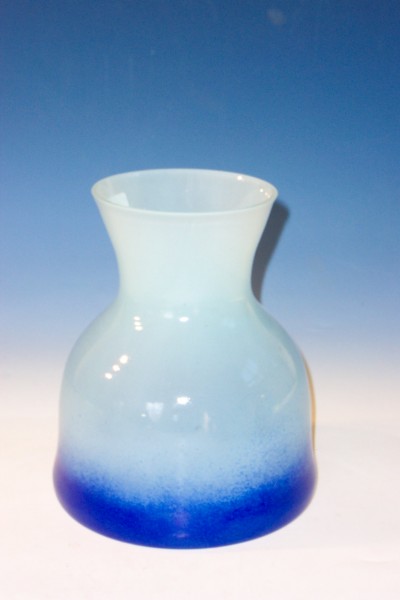 Vase modern hell-blau