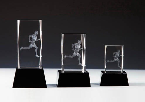 Kristallblock mit 3 D Gravur " Leichtathletik " Sockel-Copy