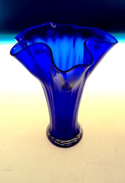 kobalblaue hangefertigte Vase