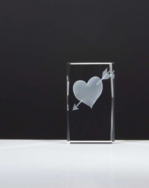 Kristallblock mit 3 D Herzen-Valentinstag