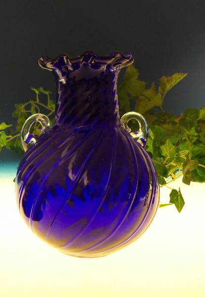 kobaldblaue Vase mit Henkel