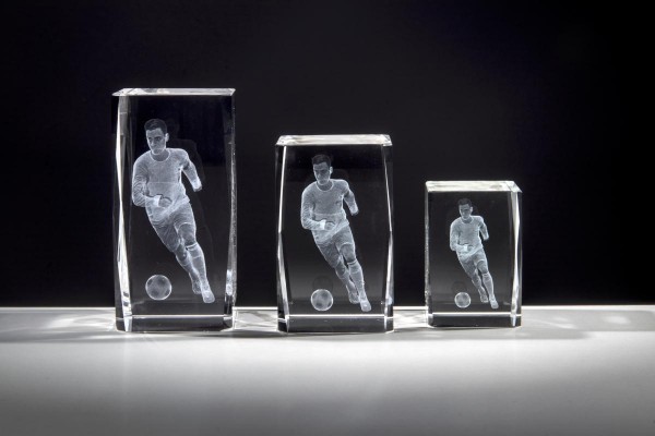 Kristallblock mit 3 D Gravur " Fußball "